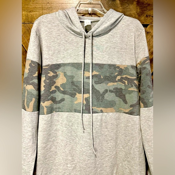 EUC 7th Ray Gray Cam Accent Hooded Long Sleeve Top - Picture 7 of 15